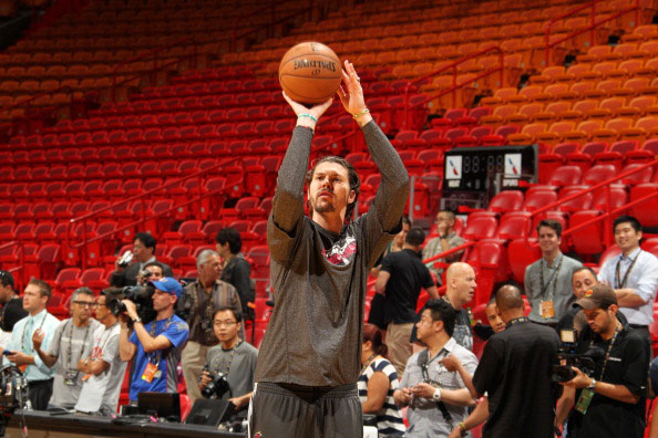 致的角膜损 致的角膜损